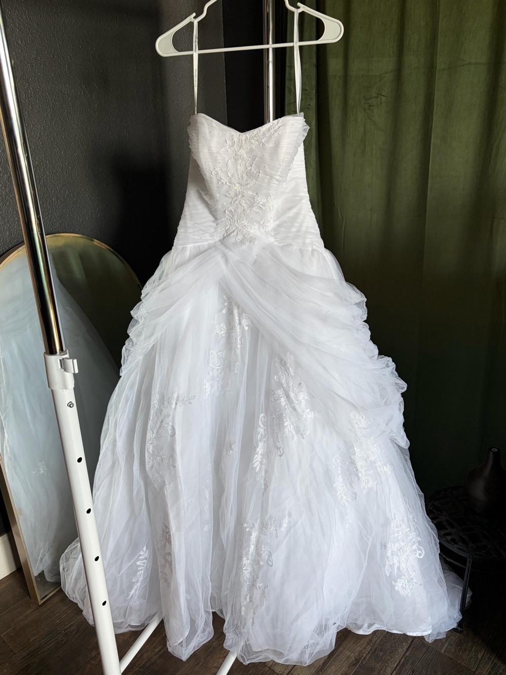 David's Bridal White Strapless Tulle Ball Gown Wedding Dress